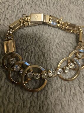 Gold Crystal Circle Link Bracelet with Sparkling Stones